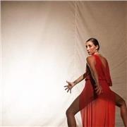 insegnante di danza e di pilates offre lezioni di gruppo, private in presenza e online